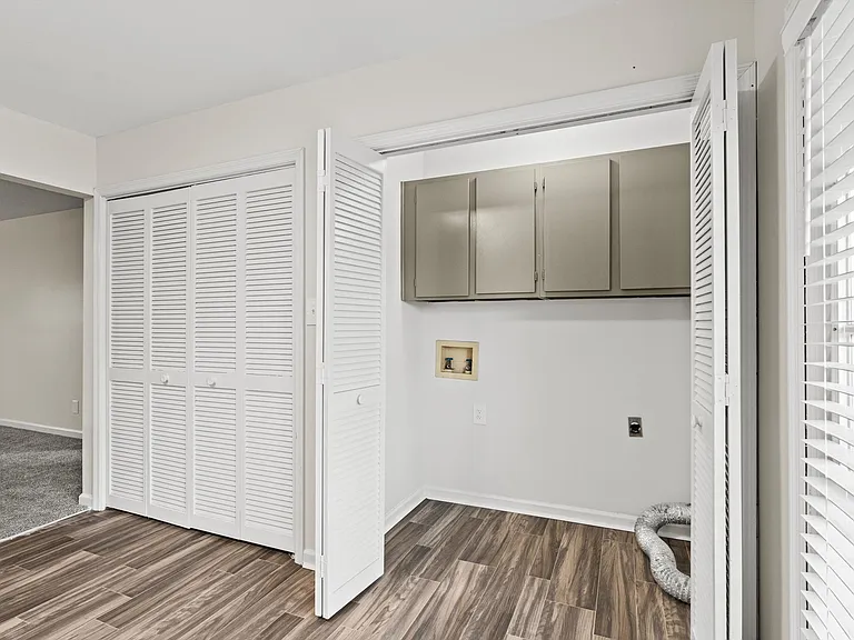Park Towne Apartments — Photo 13