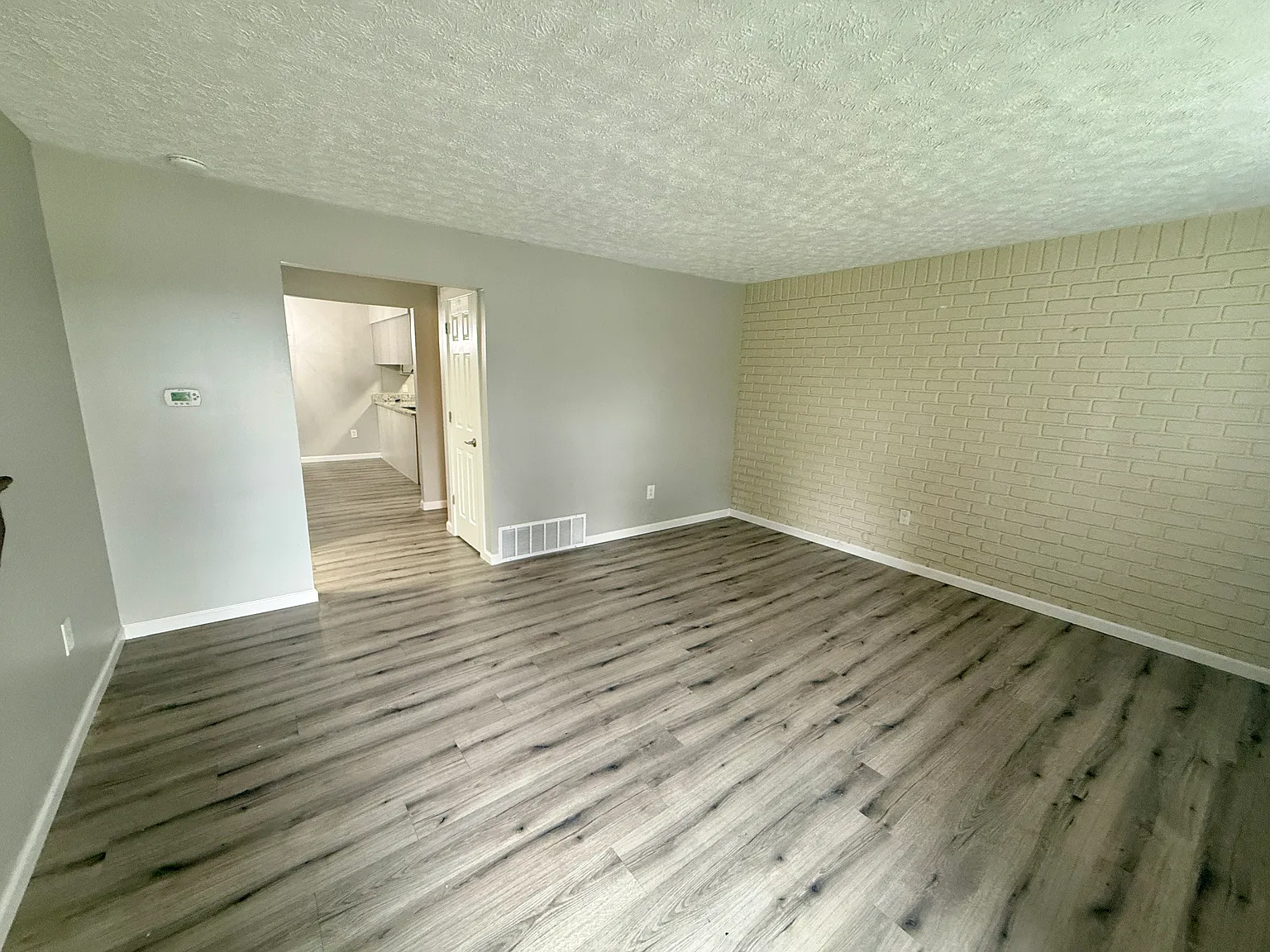 3 bed, 1254 sqft, $1,895 — Photo 3