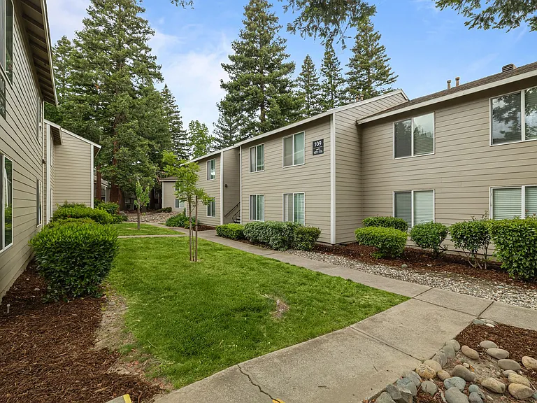 Sutter Station Apartments — Photo 33