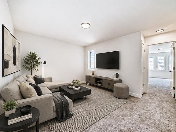 3rd image of 109 E Heritage Park