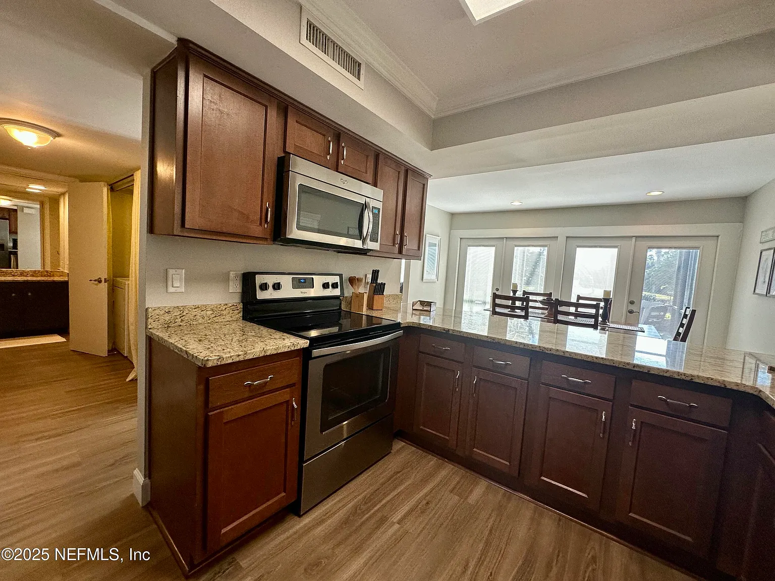 2 bed, 2.0 bath, 1450 sqft, $4,100 — Photo 4