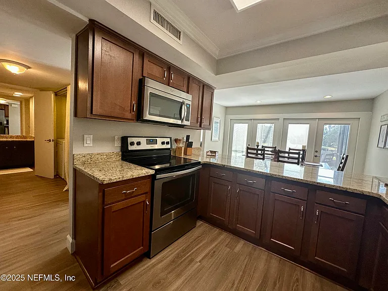 9942 Sawgrass Dr E — Photo 4