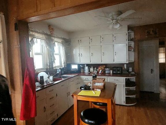 5th image of 301 Lynn Ave