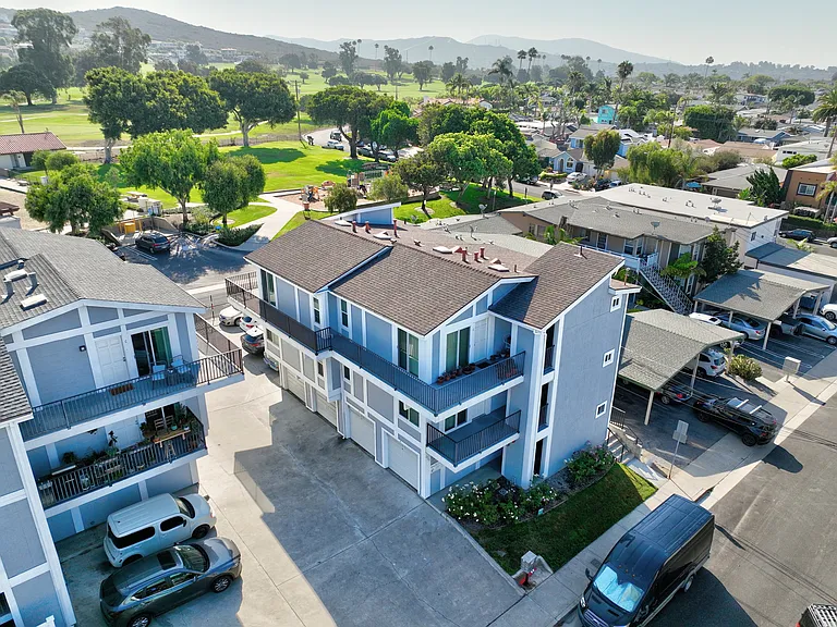 2725 Calle Del Comercio #B — Photo 4