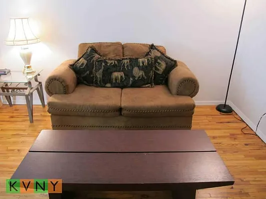 Rented by KVNY Soho | media 41
