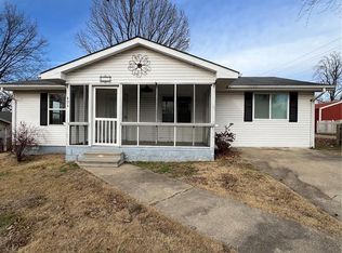 404 Moore St, Dexter, MO 63841