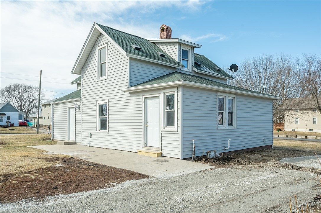 245 NW 2nd St, Earlham, IA 50072 Zillow
