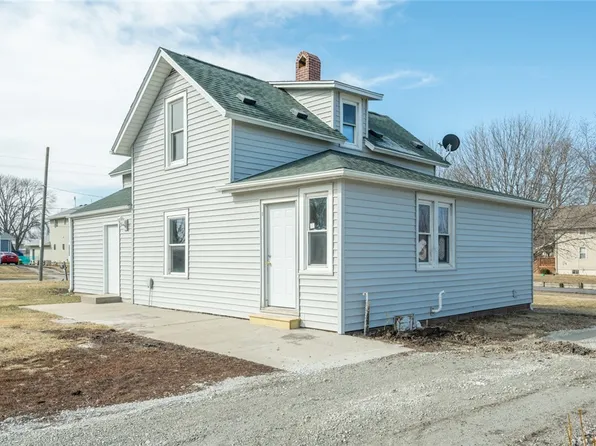 245 NW 2nd St, Earlham, IA 50072