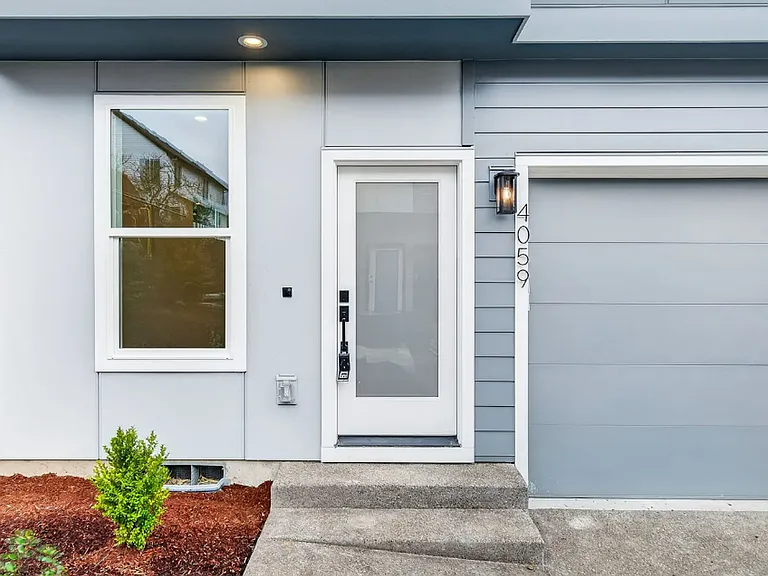 4059 SW McKinley St — Photo 2