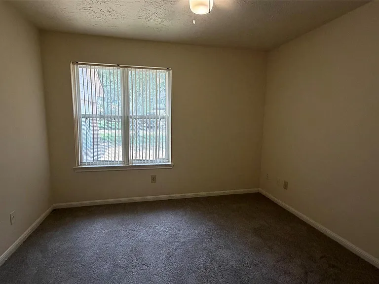 11614 Inga Ln — Photo 12
