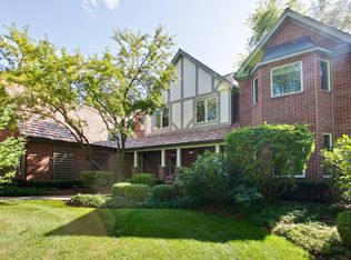105 Camelot Ln, Libertyville, IL