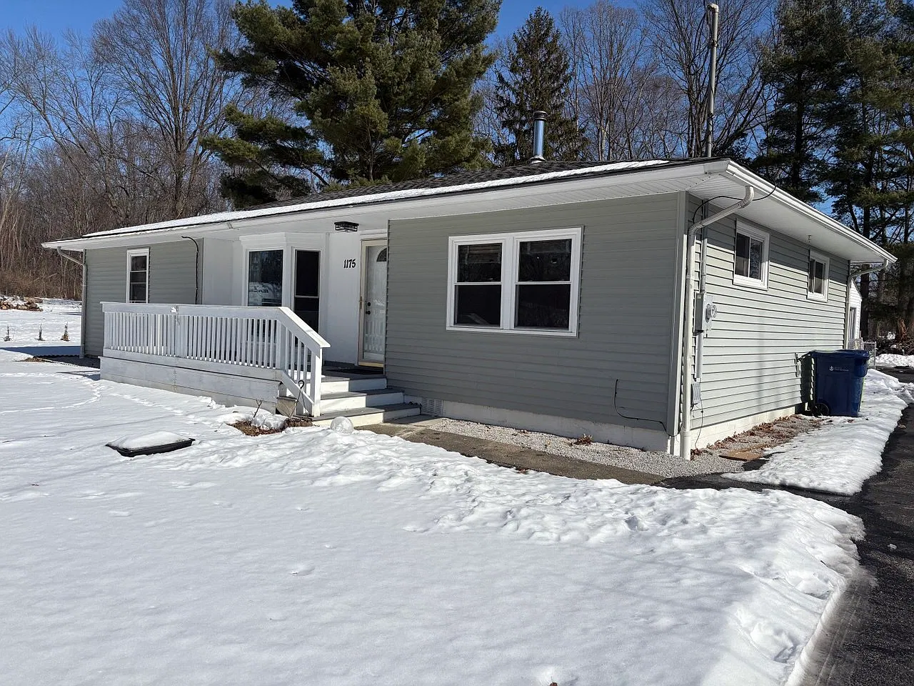 3 bed, 1366 sqft, $1,920 — Photo 2