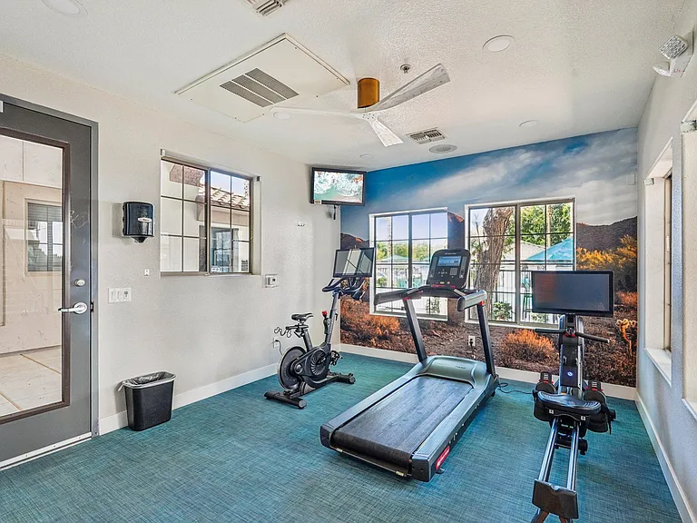 Del Mar Apartments — Photo 18