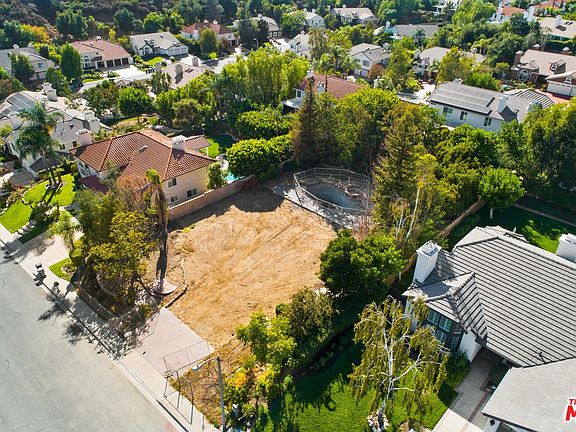 3rd image of 1241 Hidden Springs Ave