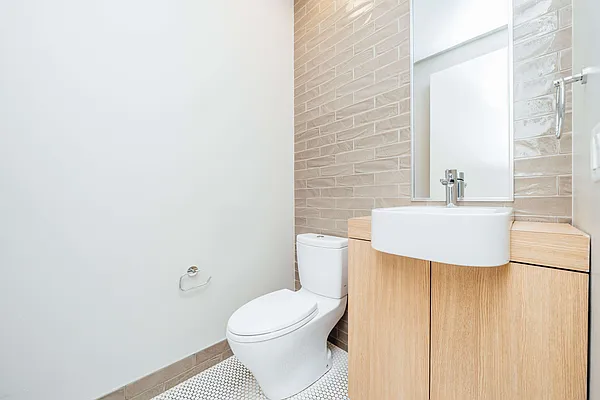 Rented by Nooklyn NYC LLC | media 64