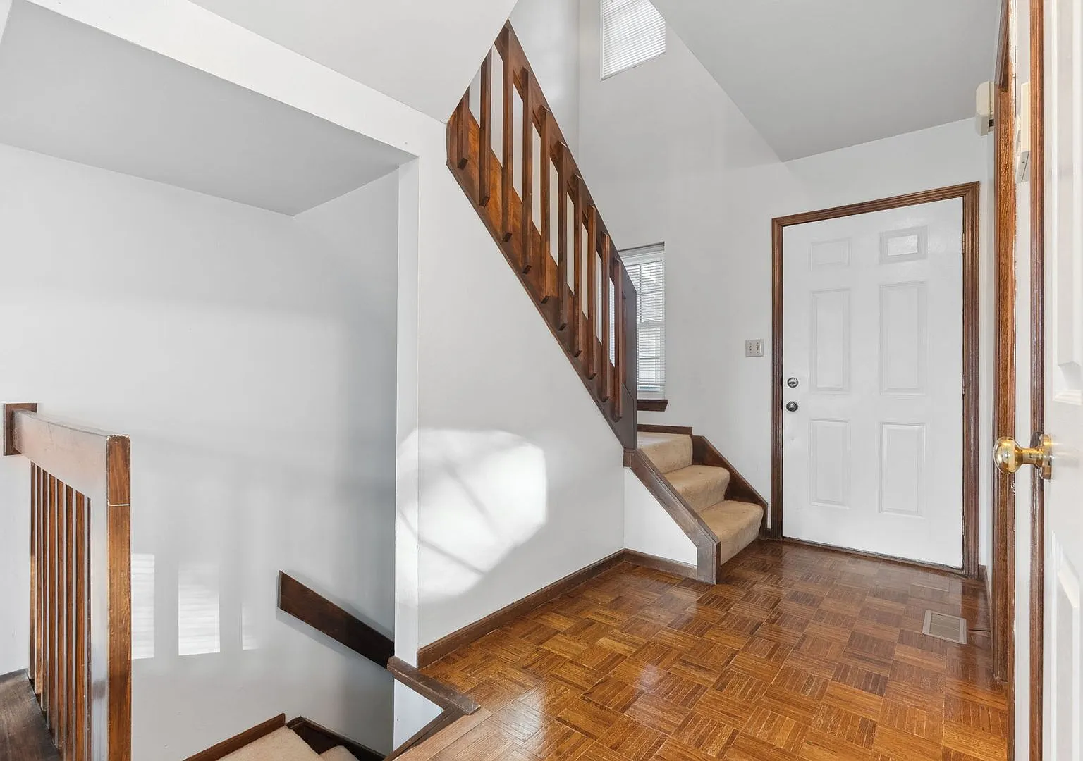 Coming Soon - Spacious 2-Bed, 3.5-Bath Townhouse With Stunning Lake Views — Photo 4