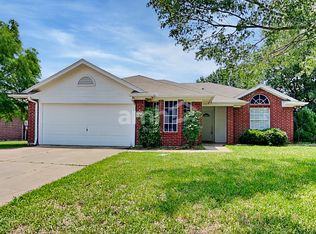 512 NE Park Meadow Ln, Burleson, TX 76028