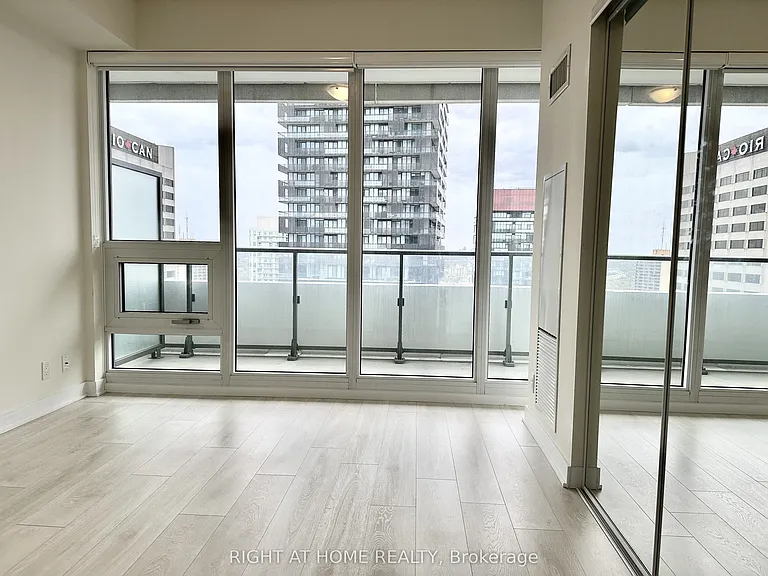 2221 Yonge St #3102 — Photo 3