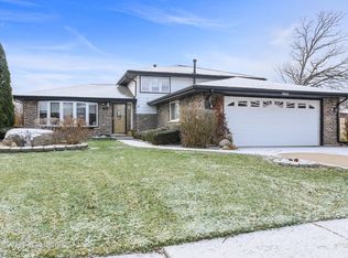 7643 W 105th St, Palos Hills, IL