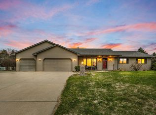 3068 Longview Ln, Suamico, WI 54173