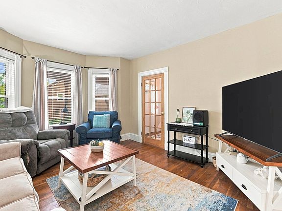 3rd image of 10 Albion St