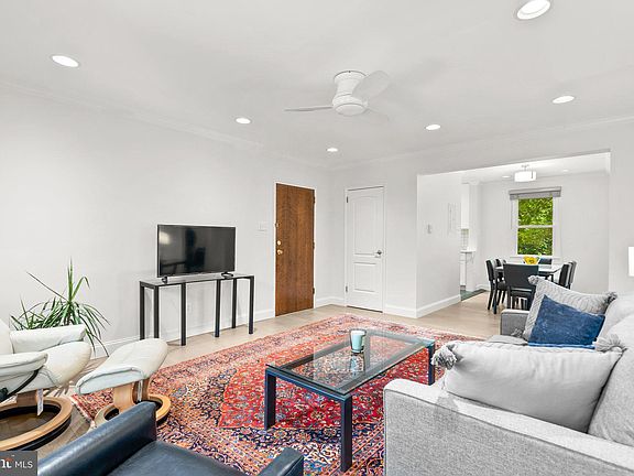5th image of 4818 Chevy Chase Dr APT 203