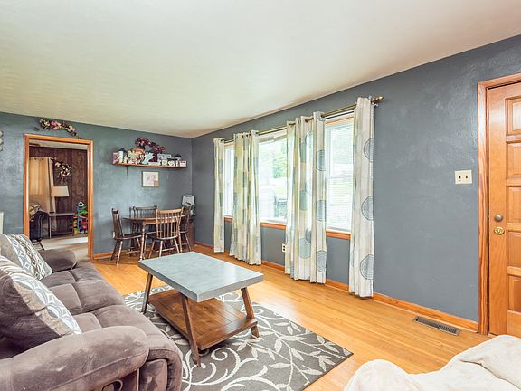 4th image of 215 Kelsay Dr