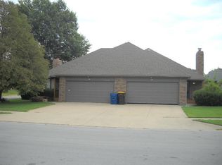 4106 S Parkhill Ct, Springfield, MO 65807