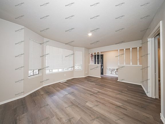 4th image of 3301 N Glenvalley Dr