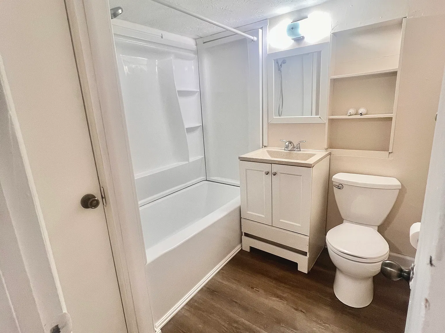 2 bed, 806 sqft, $1,100 — Photo 2