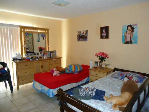 4th image of 21390 NW 40th Circle Ct