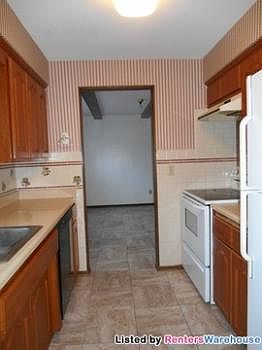 5th image of 2850 Helen St N