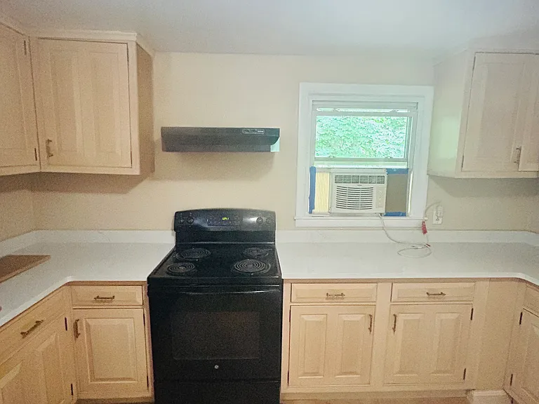 87 Moore Ave — Photo 3
