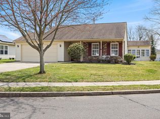 12 Candlelight Cir, Columbus, NJ 08022