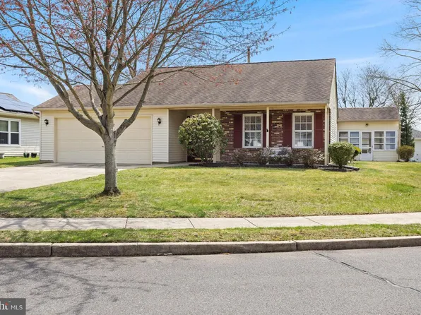 12 Candlelight Cir, Columbus, NJ 08022