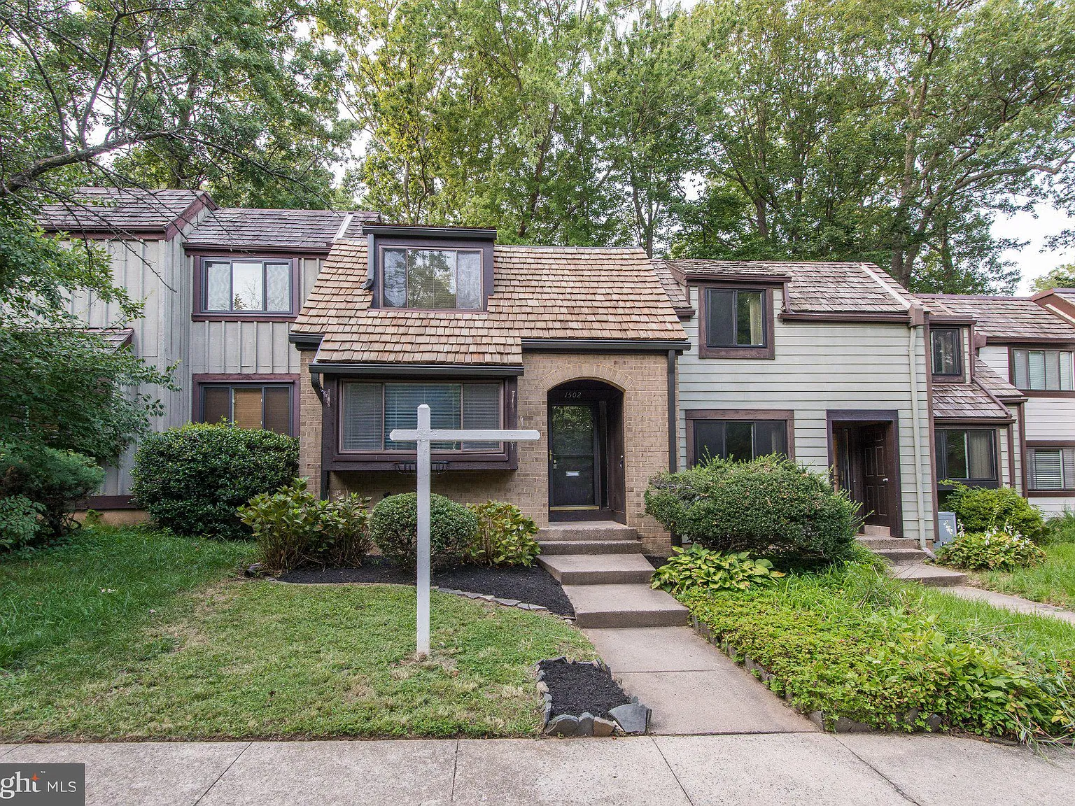 3 bed, 3.5 bath, 1680 sqft, $3,100 — Photo 1