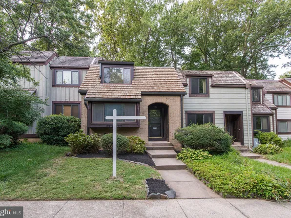 1502 Farsta Ct, Reston, VA 20190