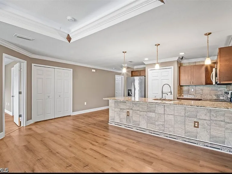 1530 Gretchen Ave S — Photo 9