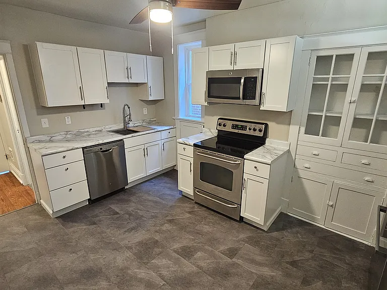 2239 California Ave — Photo 1