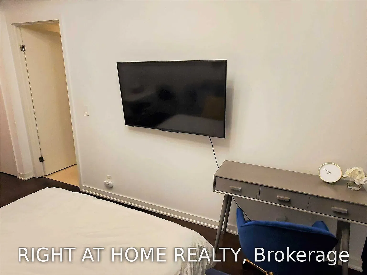 Studio, $1,900 — Photo 4