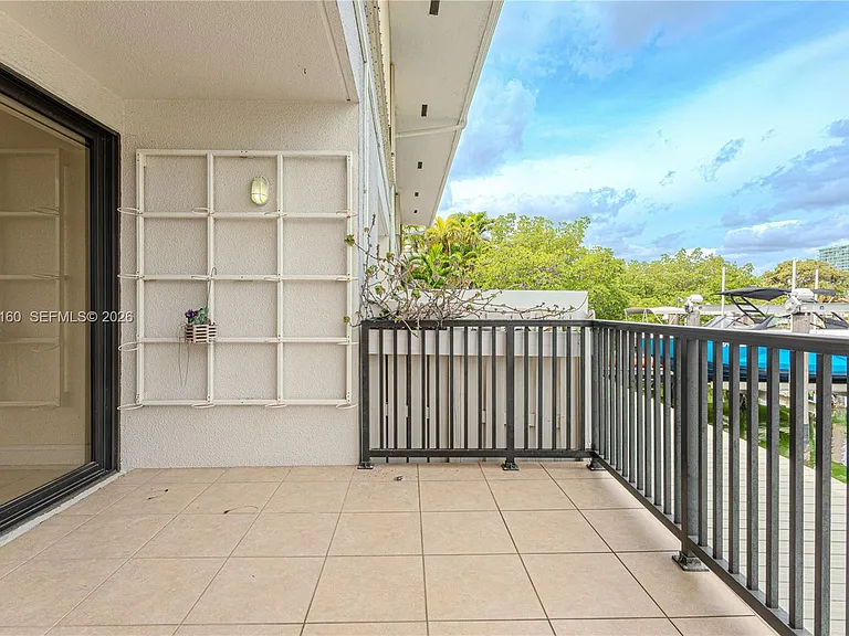 231 Poinciana Dr #401 — Photo 15