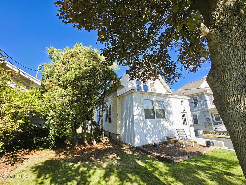 2nd image of 447 Troy Schenectady Road