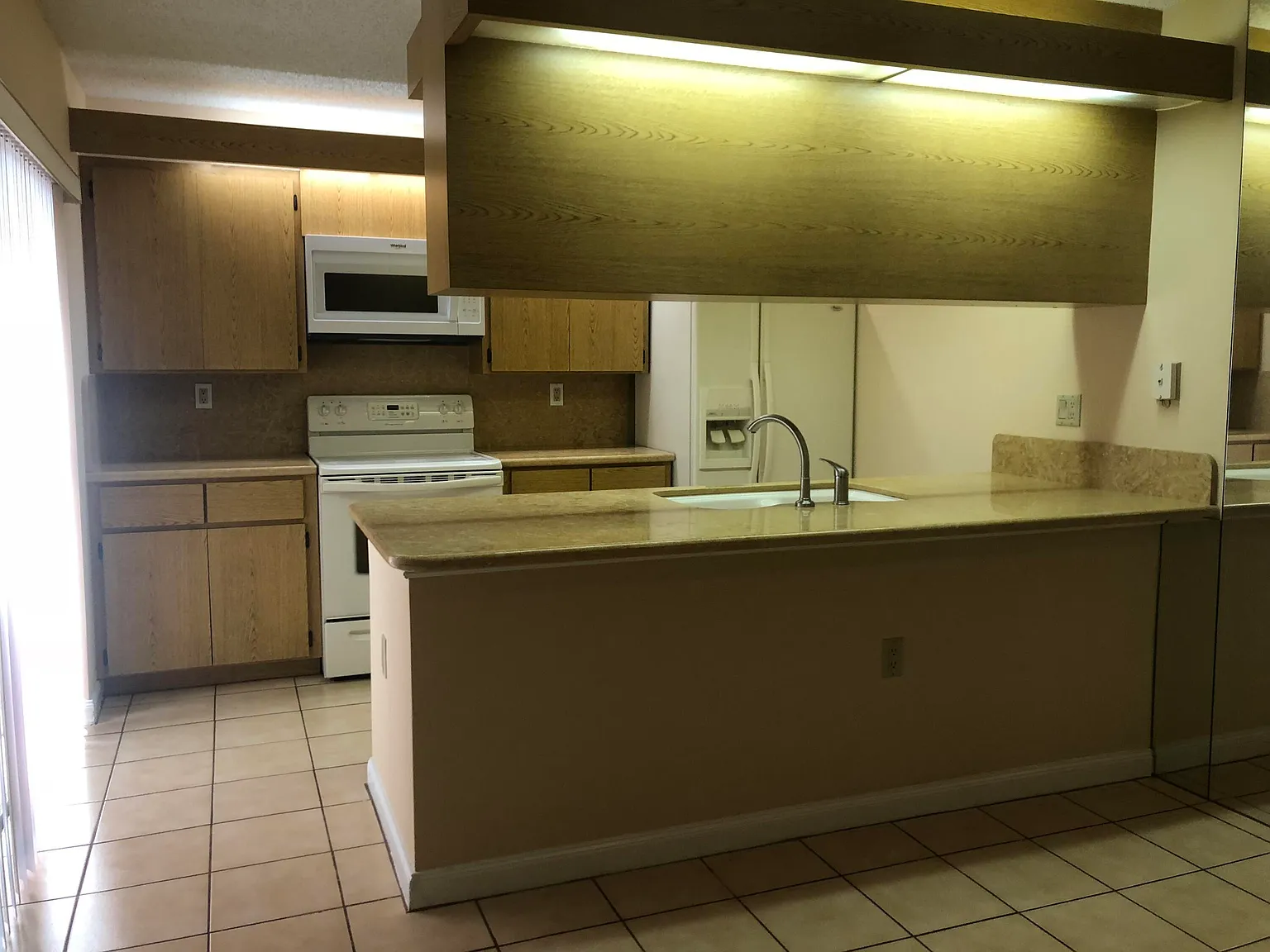 2 bed, 2.5 bath, 1236 sqft, $2,200 — Photo 3