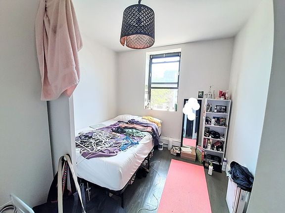 4th image of 943 Herkimer St #3A