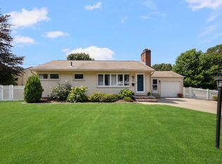 96 Redwood Dr, Cranston, RI 02920