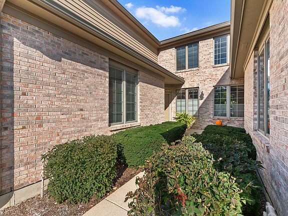 2nd image of 26W166 Klein Creek Dr