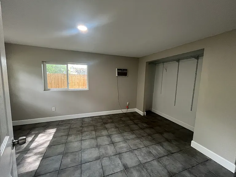 2615 S Laurel Ave — Photo 10