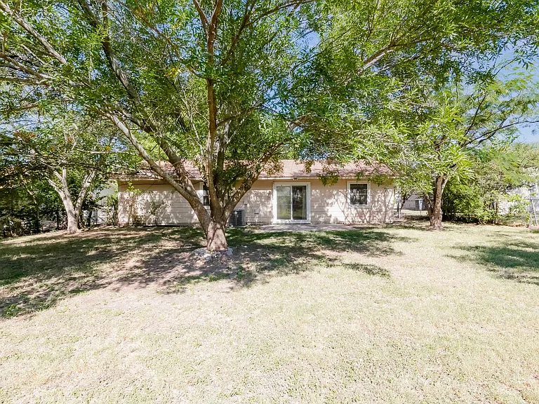 2404 Andover Dr — Photo 30