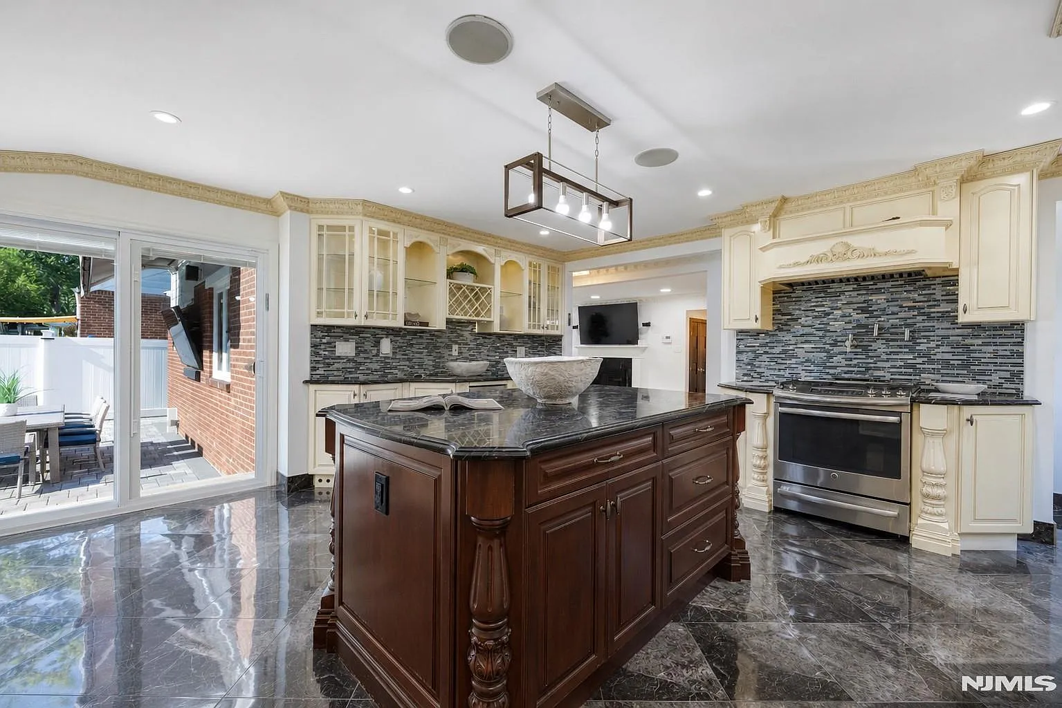 4 bed, 2254 sqft, $6,000 — Photo 4