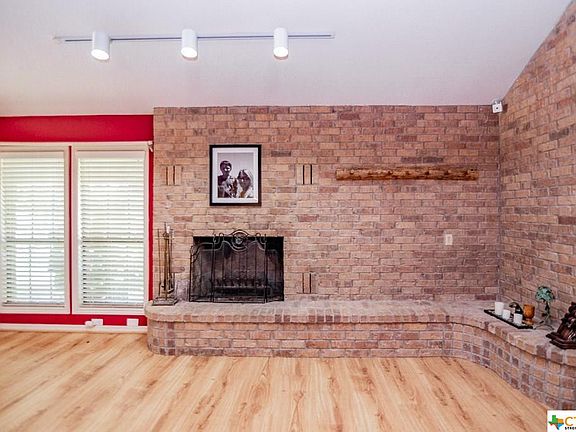 4th image of 502 Chimney Rock Dr